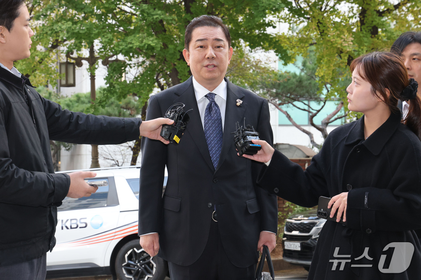 (서울=뉴스1) 이광호 기자 = 차남 취업 특혜와 공천헌금 등 각종 비위 의혹으로 수사를 받는 김병기 무소속 의원이 31일 오전 서울 마포구 서울경찰청 광역수사단 공공범죄수사대에 …