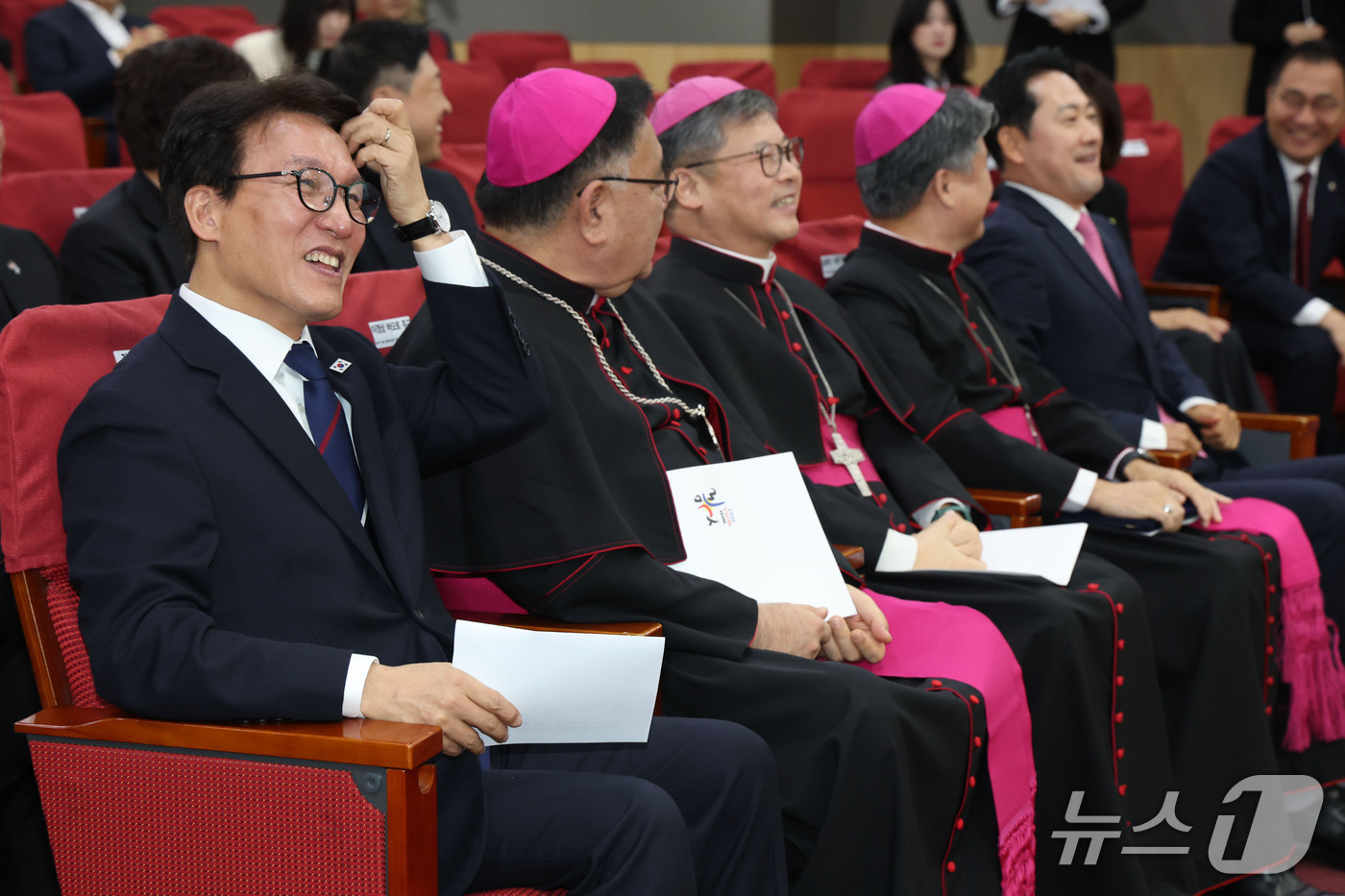 (서울=뉴스1) 이광호 기자 = 김민석 더불어민주당 대표가 31일 서울 여의도 국회 의원회관에서 열린 2027 서울 세계청년대회의 성공적 개최를 위한 대한민국 국회, 정부, 조직위 …