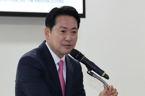 장동혁, 李대통령 순방 지적 반박에 "배우들과 셀카 찍을 시간은 있나"