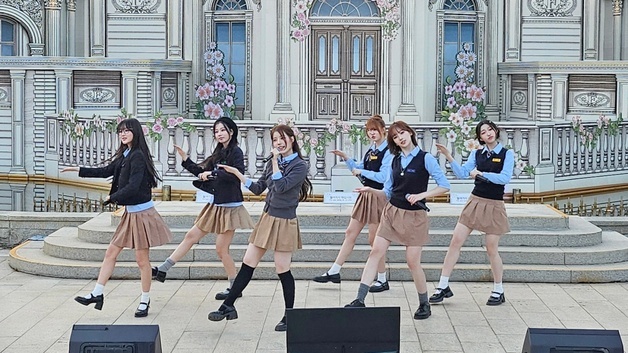 유스피어, 놀이공원 버스킹 성공적 마무리…동화 같은 하루
