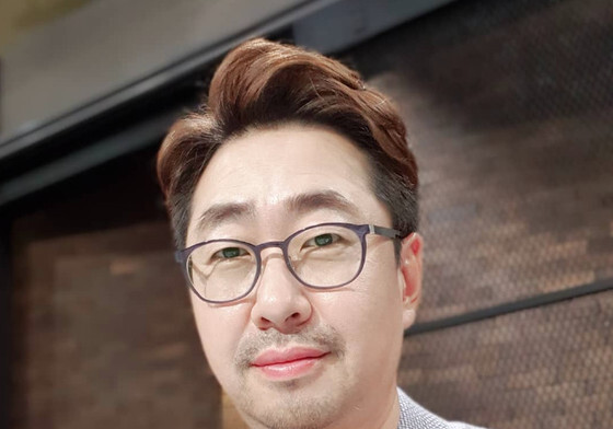 故 백성문 변호사 어느덧 1주기…아내 김선영 앵커, 지인들과 추모의 시간