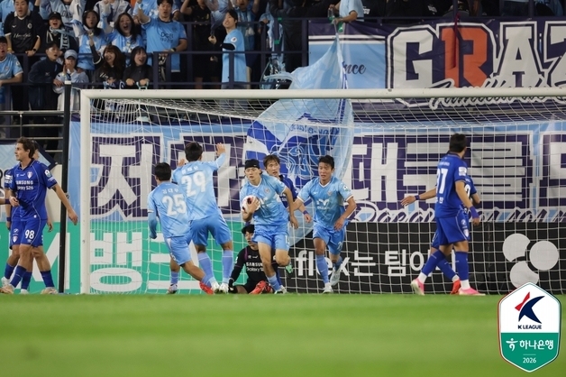 수원 삼성, 대구와 2-2 무승부…승격 확정 다음 기회로