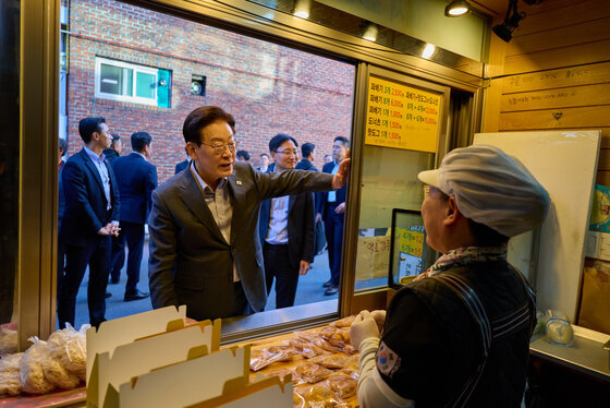 영양전통시장 찾은 이재명 대통령