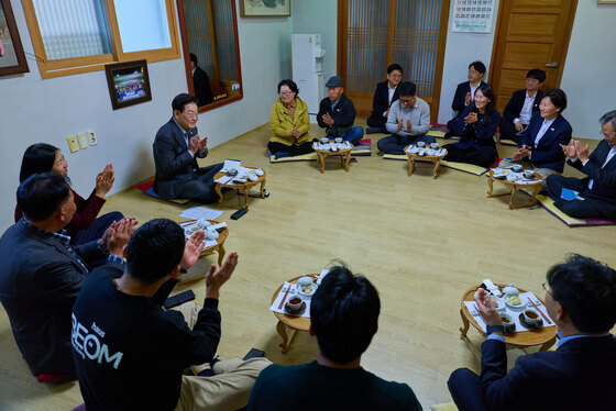 李대통령 "농어촌 기본소득, 불편한 만큼 효과…동네서 써야 읍내 집중 막아"
