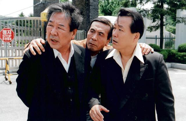 본문 이미지 - 영화 '까불지마' 스틸 속 (왼쪽부터) 최불암, 오지명, 노주현