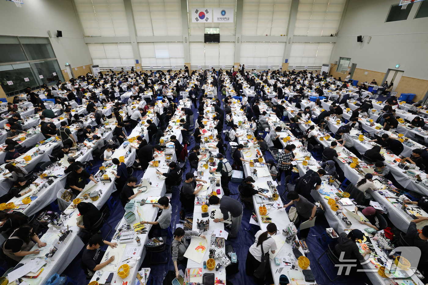 (서울=뉴스1) 박세연 기자 = 4일 서울 노원구 삼육대학교에서 열린 2027학년도 수시모집 미술 실기고사에서 수험생들이 실기 고사를 보고 있다.  2026.10.4/뉴스1