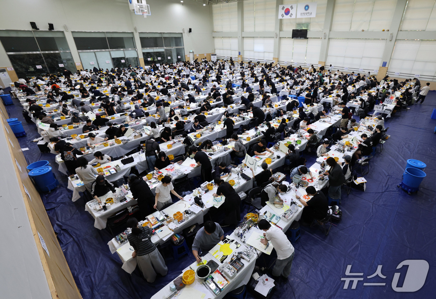 (서울=뉴스1) 박세연 기자 = 4일 서울 노원구 삼육대학교에서 열린 2027학년도 수시모집 미술 실기고사에서 수험생들이 실기 고사를 보고 있다.  2026.10.4/뉴스1