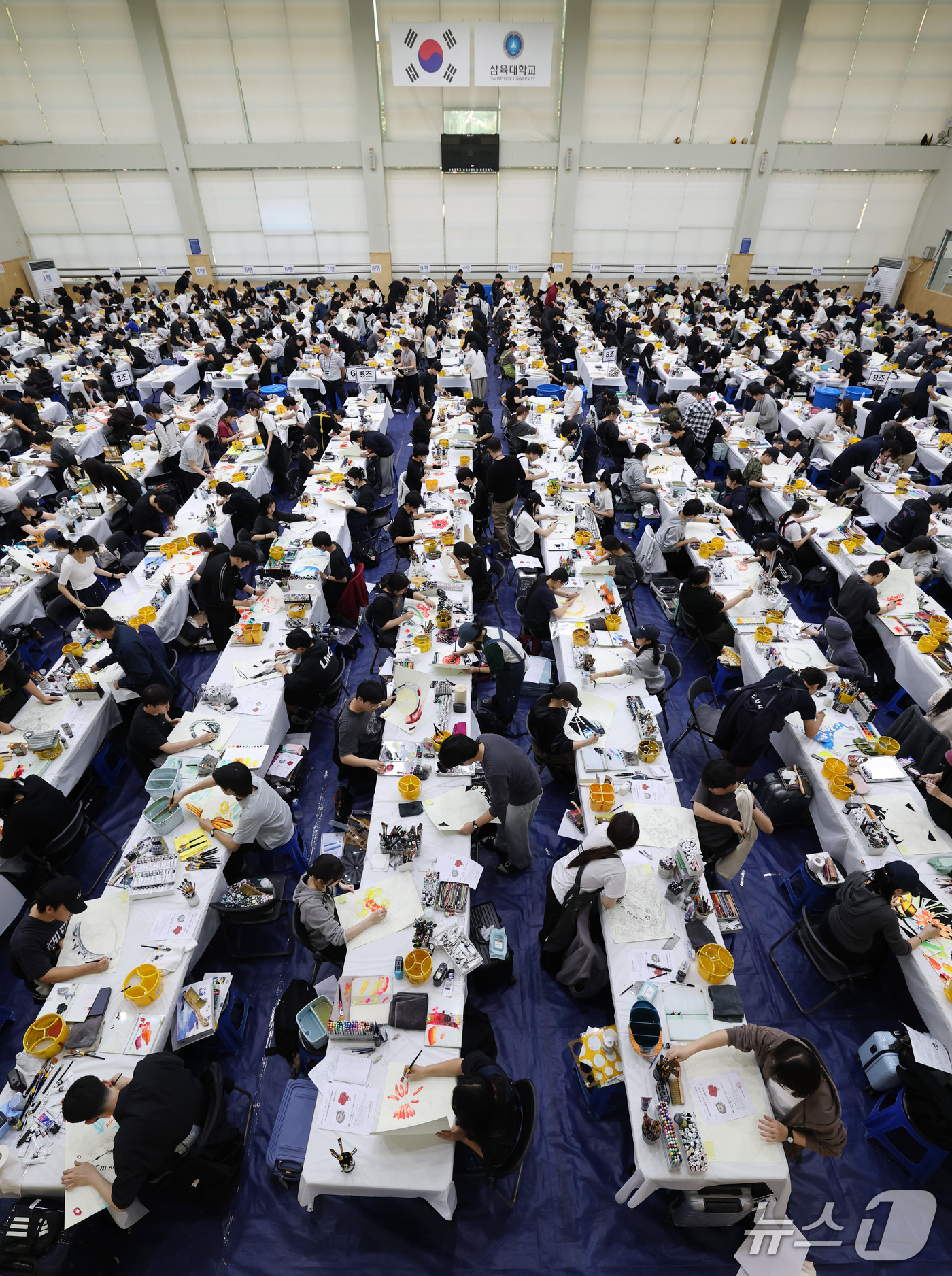 (서울=뉴스1) 박세연 기자 = 4일 서울 노원구 삼육대학교에서 열린 2027학년도 수시모집 미술 실기고사에서 수험생들이 실기 고사를 보고 있다.  2026.10.4/뉴스1