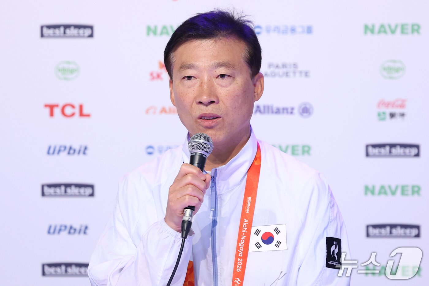 본문 이미지 - 김택수 국가대표 선수촌장이 4일 일본 라이브스 나고야 코리아하우스에서 열린 2026 아이치·나고야 아시안게임 대한민국 선수단 결산 기자회견에서 선수단 성적보고를 하고 있다. 2026.10.4 ⓒ 뉴스1 안은나 기자