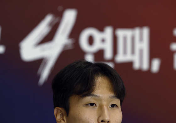 인터뷰 하는 엄지성