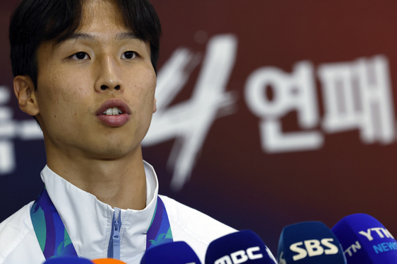 귀국 인터뷰 갖는 엄지성