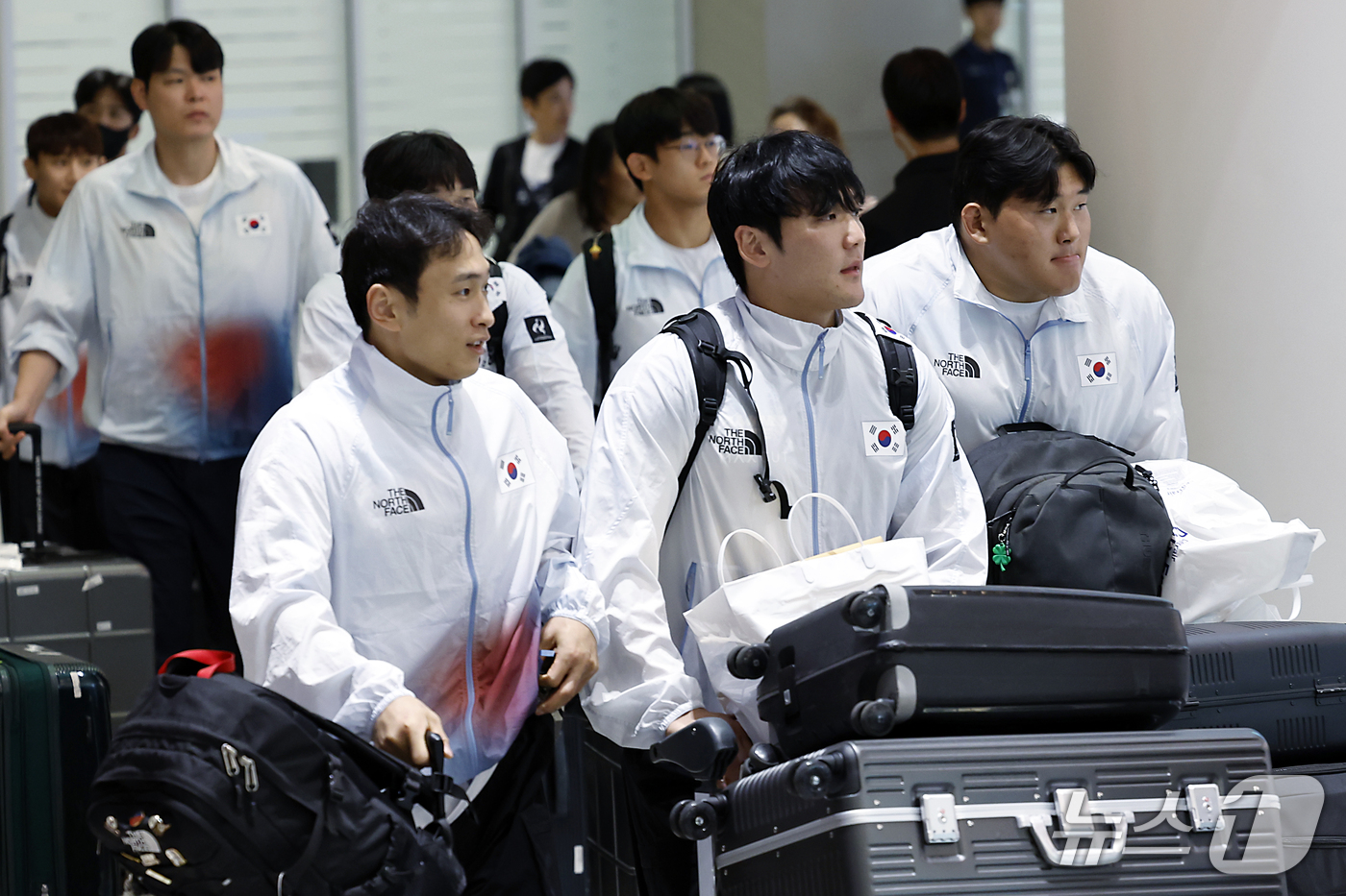 (인천공항=뉴스1) 박정호 기자 = 2026 아이치-나고야 아시안게임 유도 종목에서 금 1개, 은 3개, 동 4개로 대회를 마친 유도대표팀 선수들이 4일 오후 인천국제공항을 통해 …