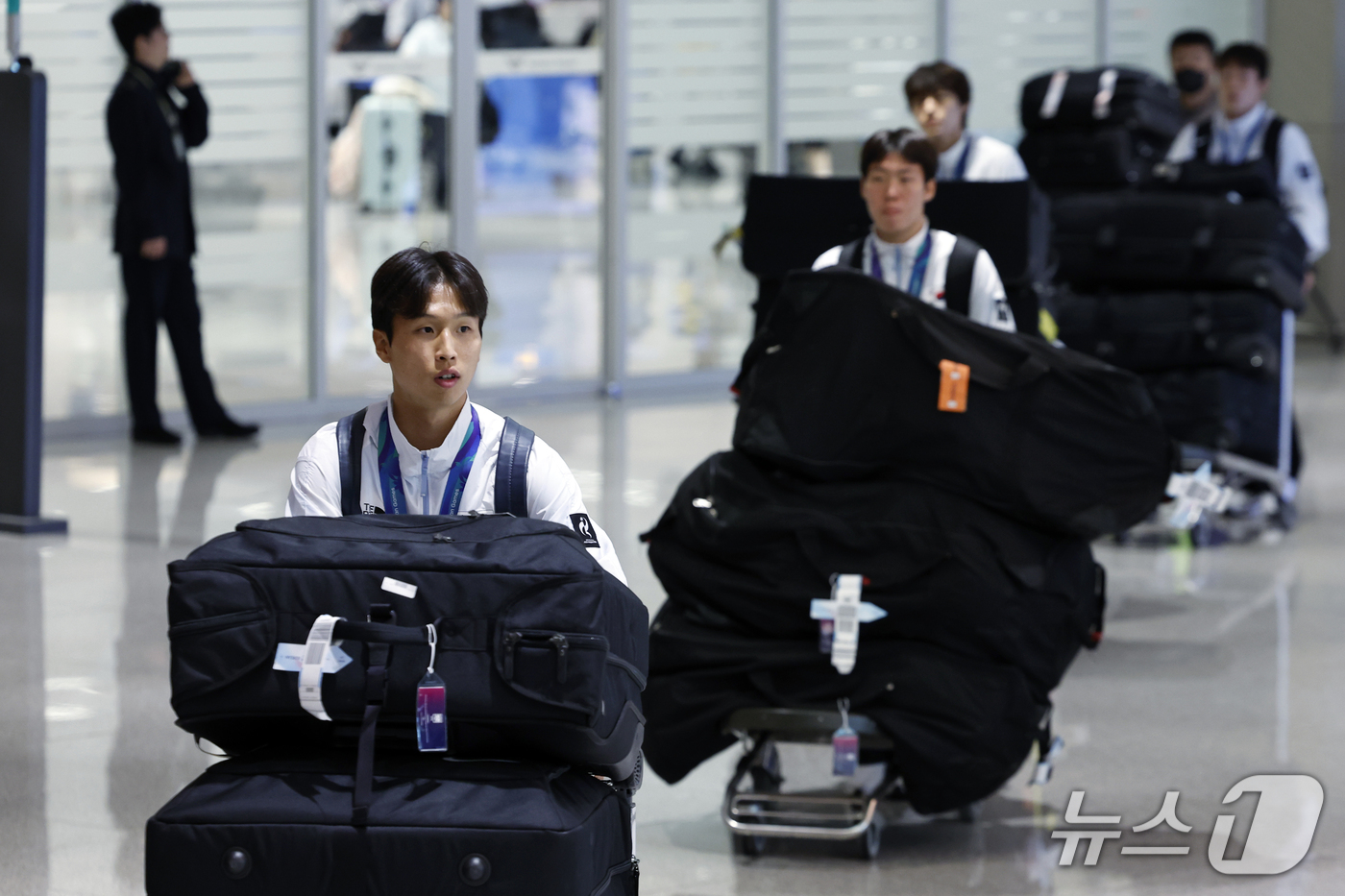 (인천공항=뉴스1) 박정호 기자 = 2026 아이치-나고야 아시안게임 남자축구 결승전에서 결승골을 넣은 엄지성이 4일 오후 인천국제공항을 통해 귀국하고  있다. 2026.10.4/ …