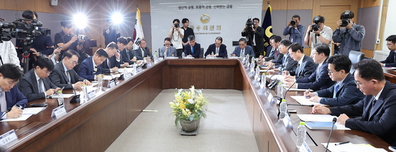 이억원 "AI 공격은 AI로 방어…全 금융권 보안체계 전면 재점검"(종합)
