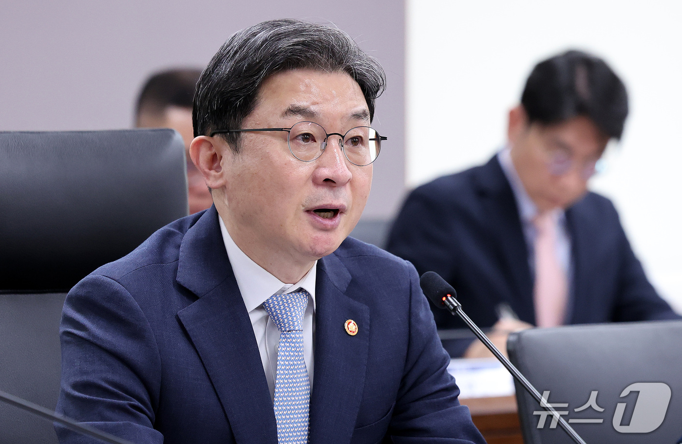 (서울=뉴스1) 박지혜 기자 = 이억원 금융위원장이 4일 오후 서울 종로구 정부서울청사에서 열린 금융권 침해사고 관련 긴급 점검회의에서 모두 발언을 하고 있다. 2026.10.4/ …