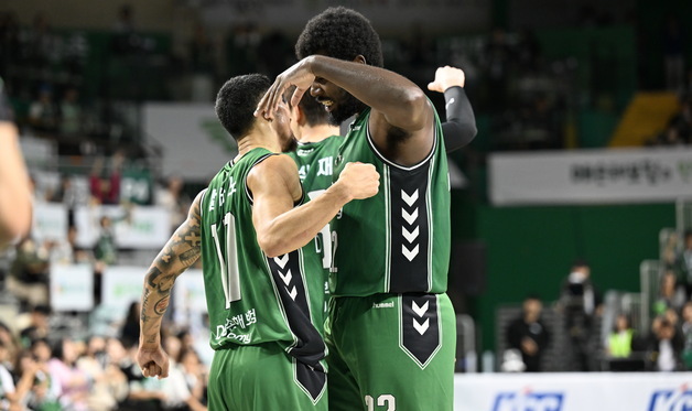 6명이 두 자릿수 득점…DB, 소노와 홈 개막전에서 95-86 제압