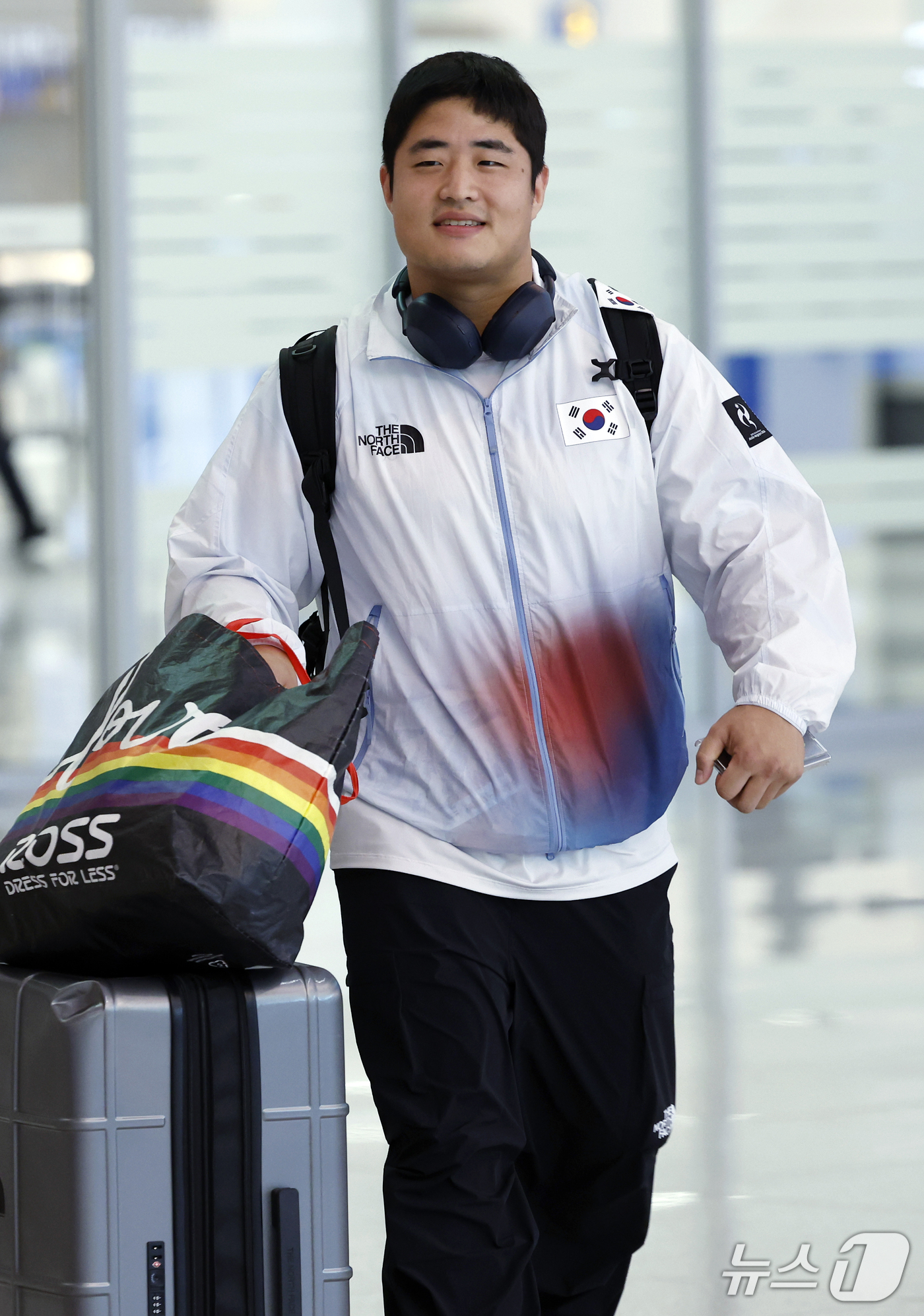 (인천공항=뉴스1) 박정호 기자 = 2026 아이치-나고야 아시안게임 주짓수 남자 -94kg급에서 동메달을 차지한 김희동이 4일 오후 인천국제공항을 통해 귀국하고 있다. 2026. …