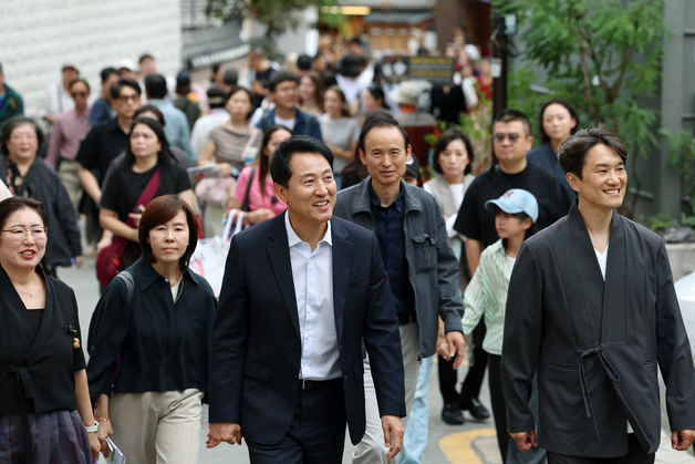 오세훈, 북촌 공공한옥 방문…"서울 곳곳 한옥 거점 확충"