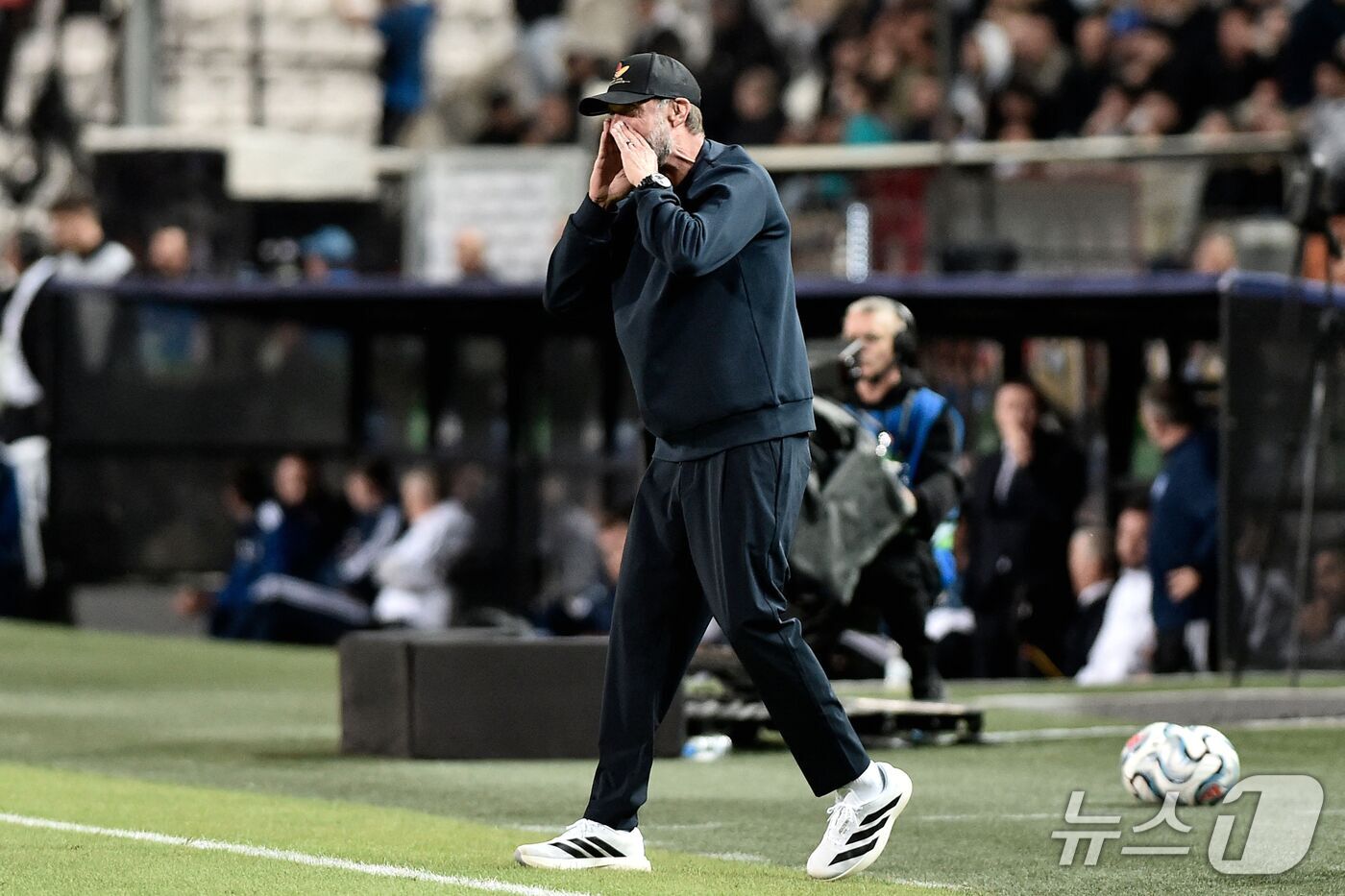 본문 이미지 - 독일 축구대표팀의 위르겐 클롭 감독. ⓒ AFP=뉴스1