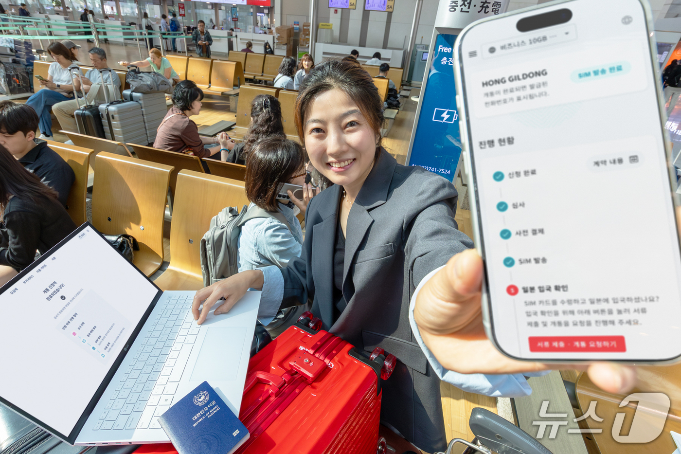 (서울=뉴스1) = KT Japan(법인장 박찬범)이 일본 장기 체류 예정인 국내 고객을 대상으로 출국 전 여권만으로 일본 전화번호를 한국어로 신청할 수 있는 알뜰폰(MVNO) 서 …