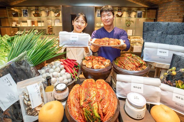 현대백화점, 지역 식재료 담은 '명인명촌 김치' 출시