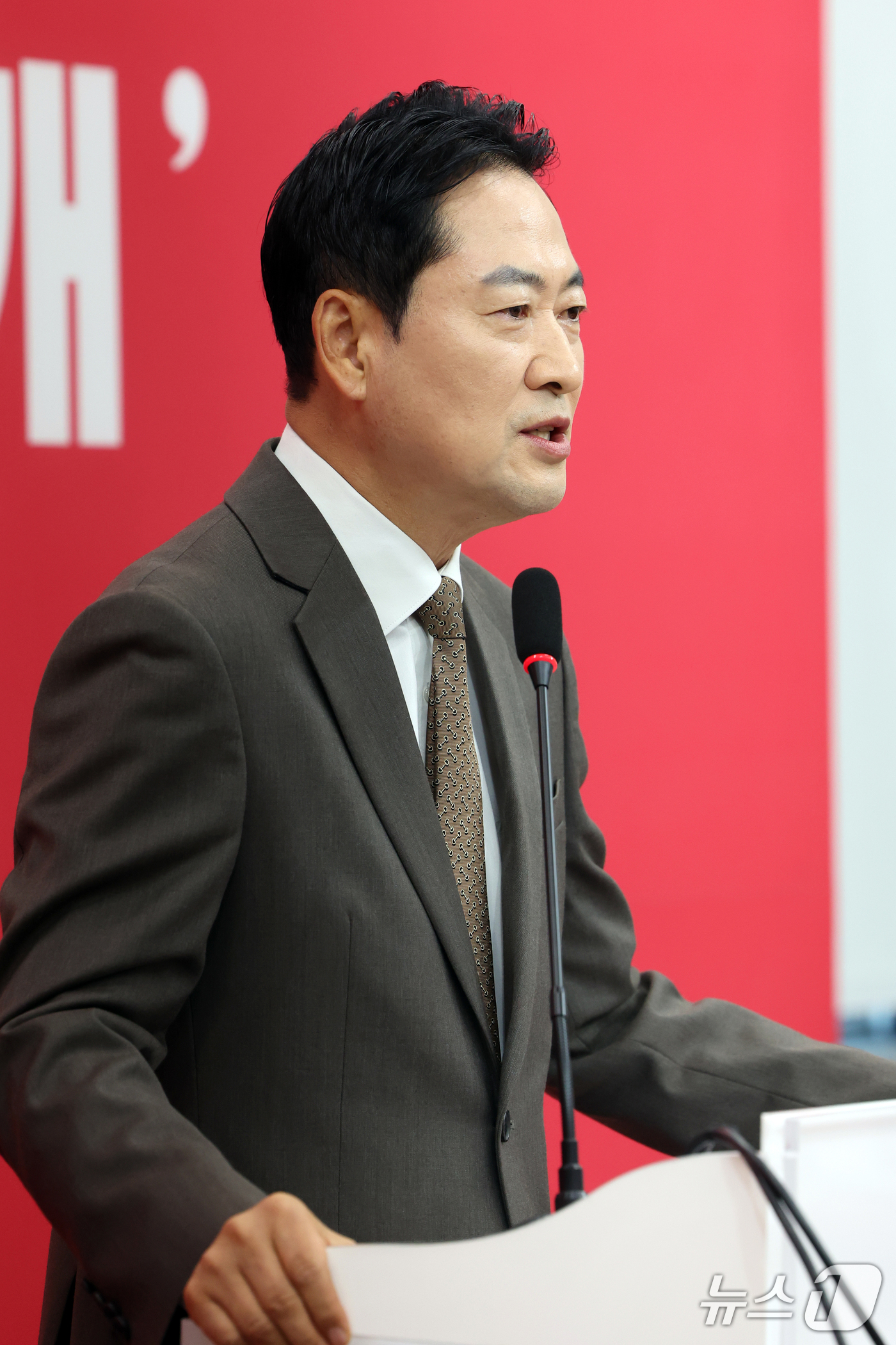 (서울=뉴스1) 황기선 기자 = 장동혁 국민의힘 대표가 5일 오전 서울 여의도 국회에서 비무장지대(DMZ) 지뢰 폭발 사건 과 중대범죄수사청 인사 논란 등 현안 관련 기자회견을 하 …