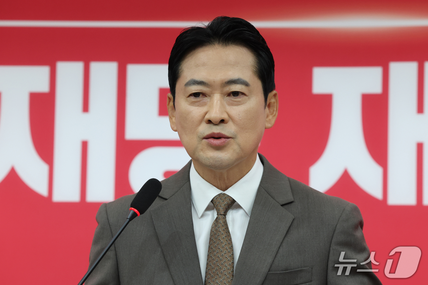(서울=뉴스1) 황기선 기자 = 장동혁 국민의힘 대표가 5일 오전 서울 여의도 국회에서 비무장지대(DMZ) 지뢰 폭발 사건 과 중대범죄수사청 인사 논란 등 현안 관련 기자회견을 하 …
