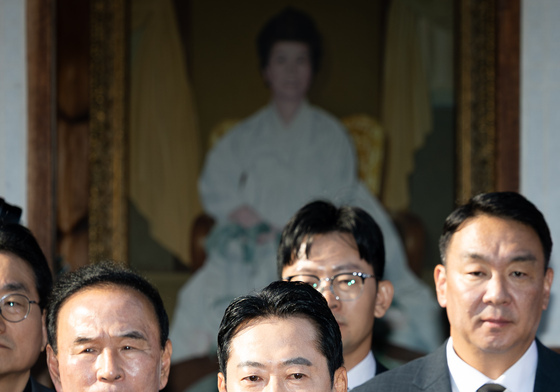 육영수 여사 생가 찾아 긴급 기자회견하는 장동혁 대표