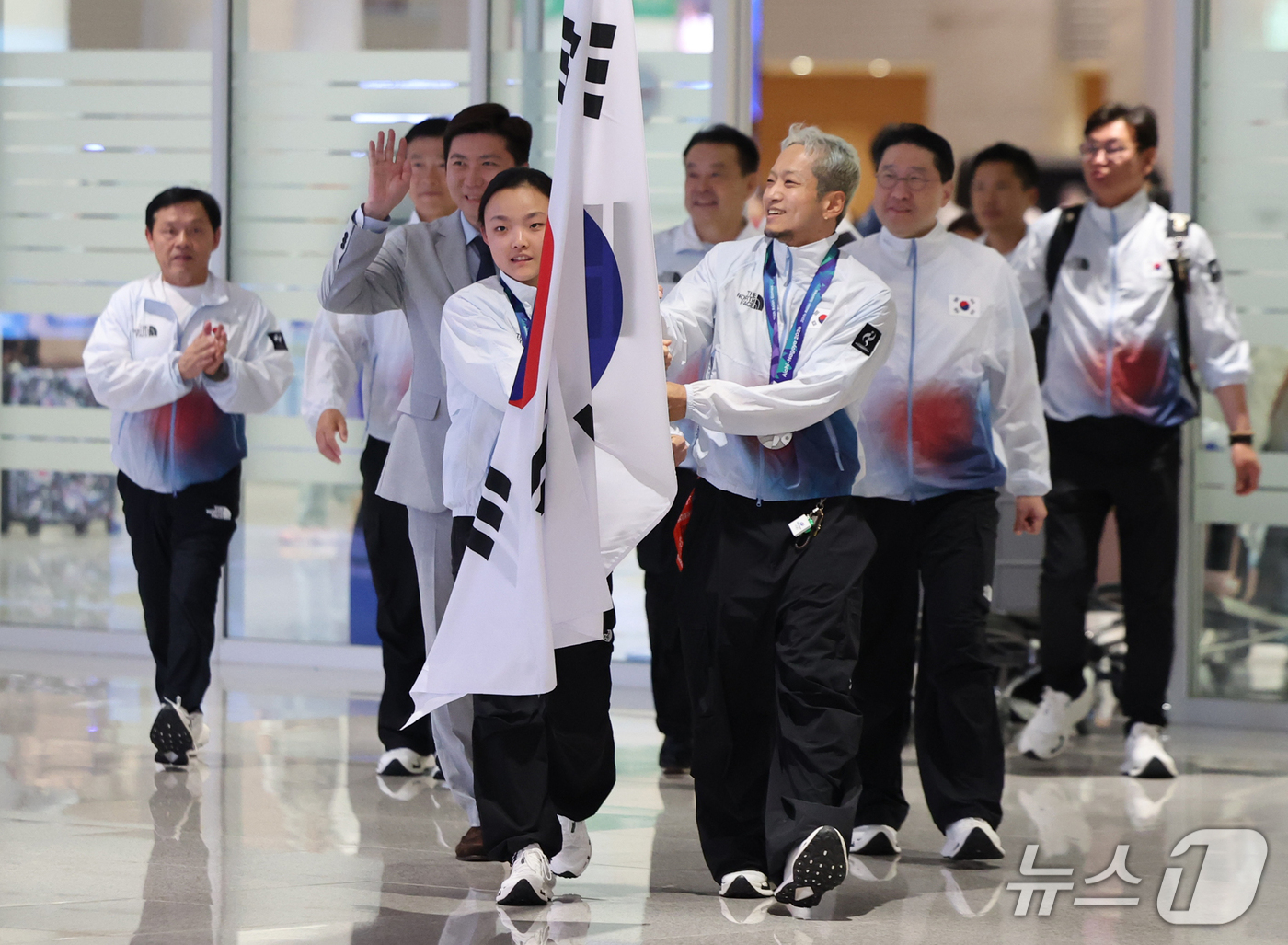 (인천공항=뉴스1) 김진환 기자 = 5일 인천국제공항 제2여객터미널에서 2026 아이치·나고야 아시아경기대회 대한민국 선수단이 귀국하고 있다. 2026.10.5/뉴스1