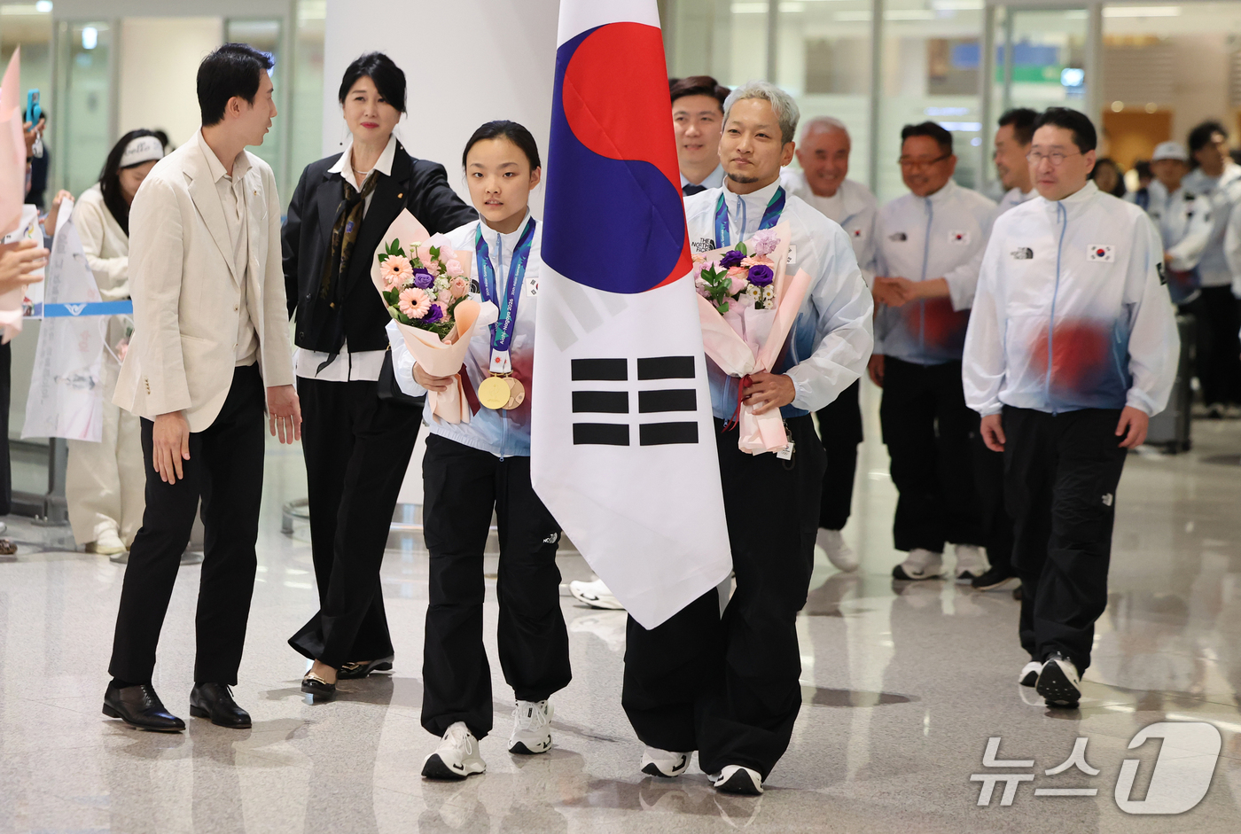(인천공항=뉴스1) 김진환 기자 = 5일 인천국제공항 제2여객터미널에서 2026 아이치·나고야 아시아경기대회 대한민국 선수단이 귀국하고 있다. 2026.10.5/뉴스1