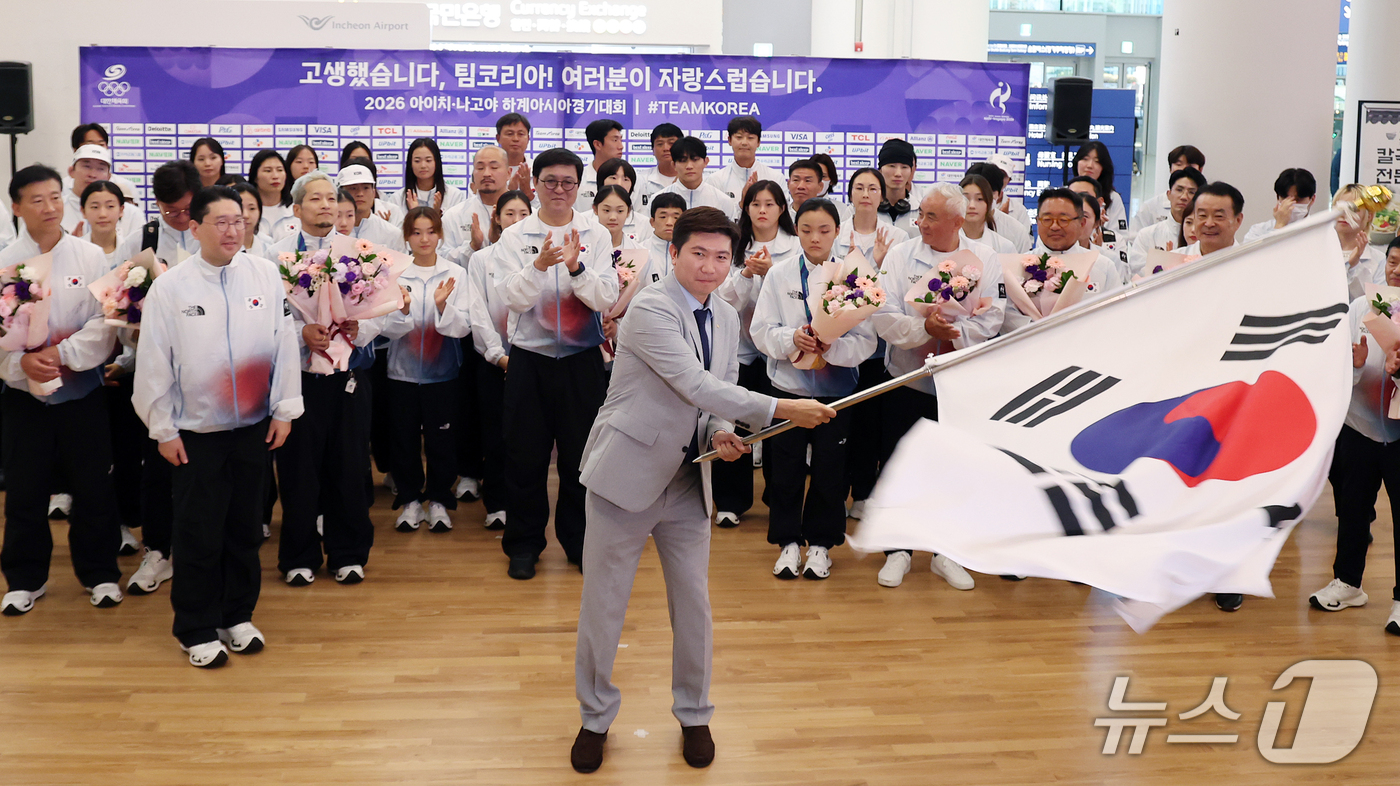 (인천공항=뉴스1) 김진환 기자 = 유승민 대한체육회장이 5일 오후 인천국제공항 제2터미널에서 열린 2026 아이치·나고야 아시안게임에 출전한 대한민국 국가대표 선수단 해단식에서 …
