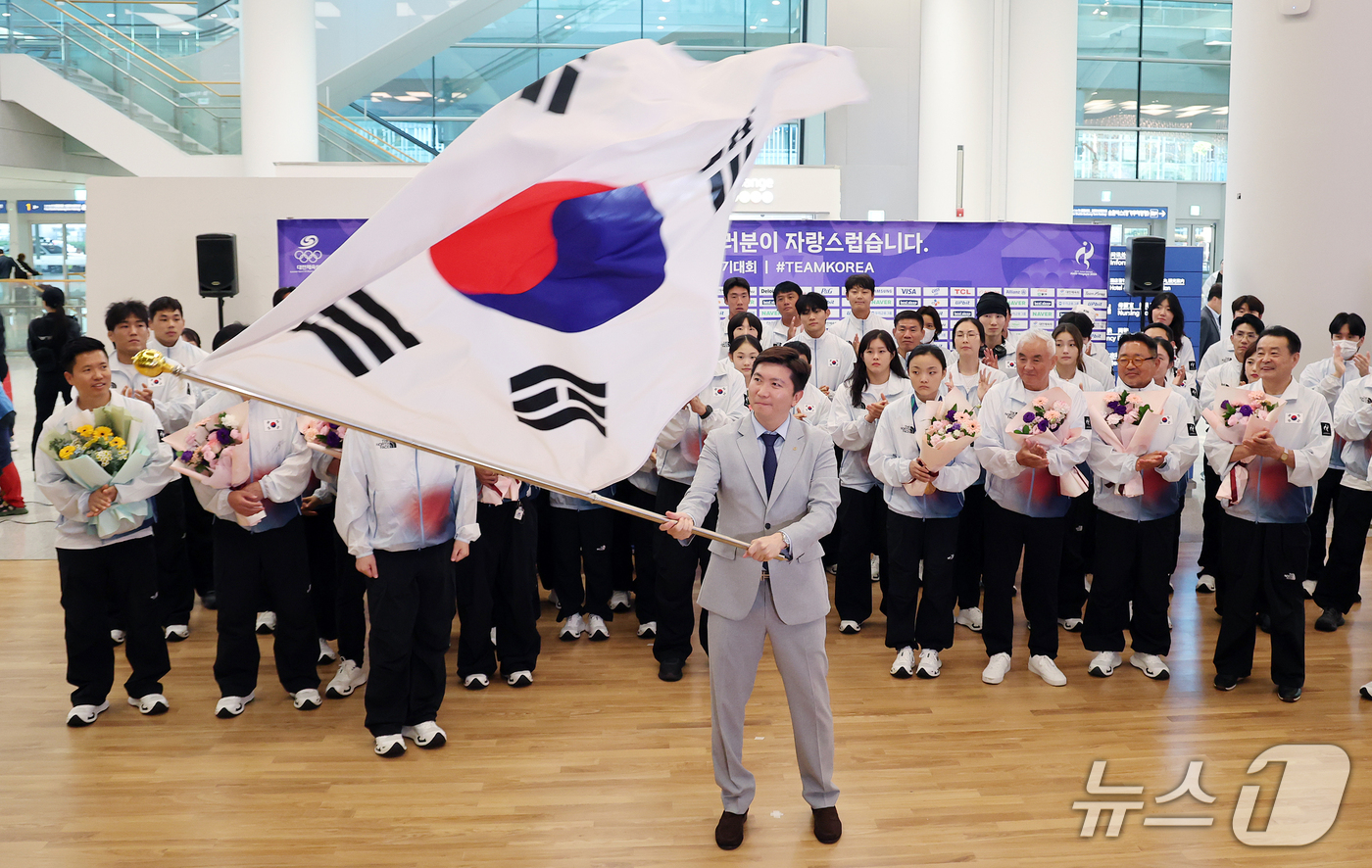 (인천공항=뉴스1) 김진환 기자 = 유승민 대한체육회장이 5일 오후 인천국제공항 제2터미널에서 열린 2026 아이치·나고야 아시안게임에 출전한 대한민국 국가대표 선수단 해단식에서 …
