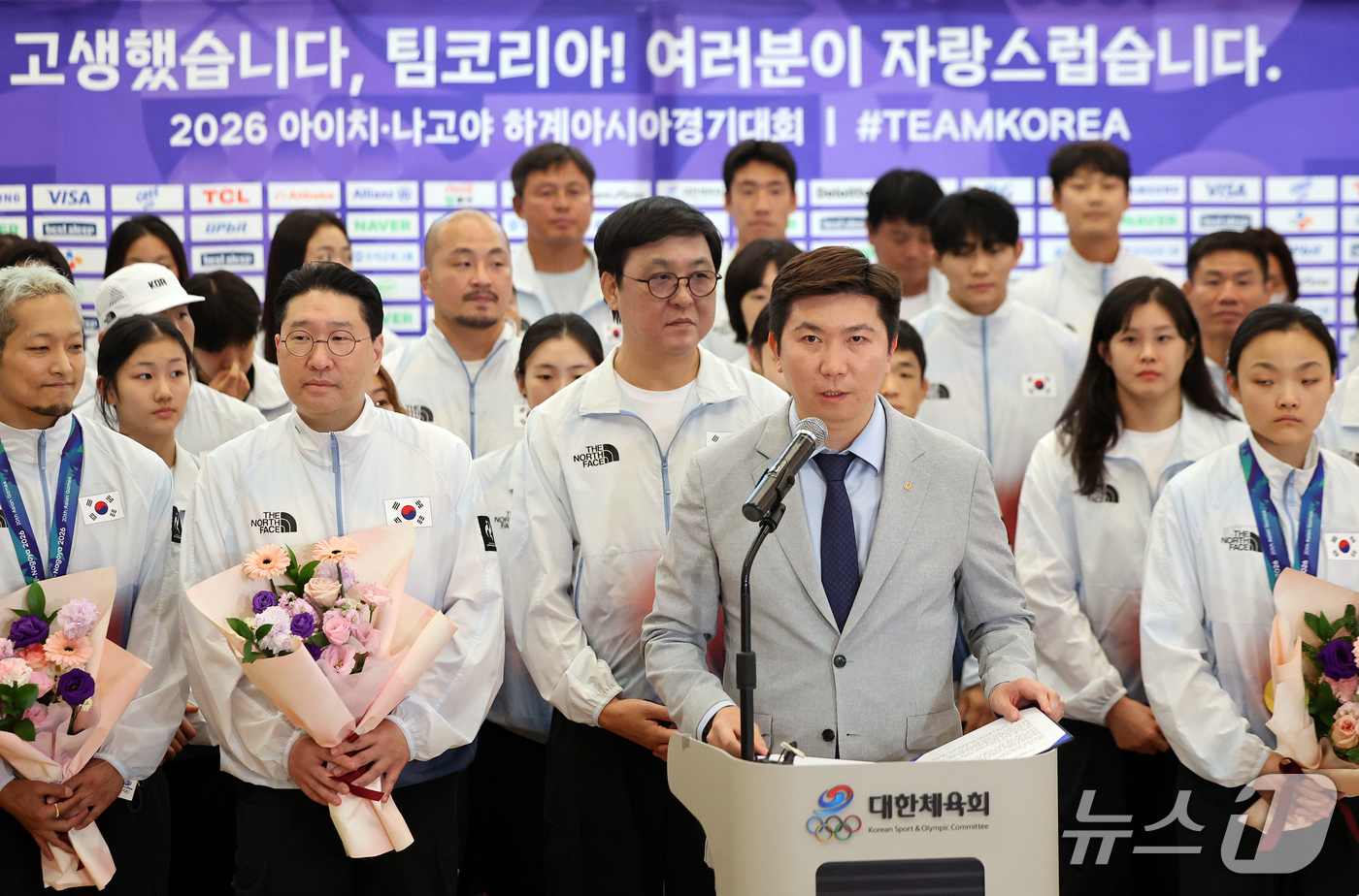 (인천공항=뉴스1) 김진환 기자 = 유승민 대한체육회장이 5일 오후 인천국제공항 제2터미널에서 열린 2026 아이치·나고야 아시안게임에 출전한 대한민국 국가대표 선수단 해단식에서 …