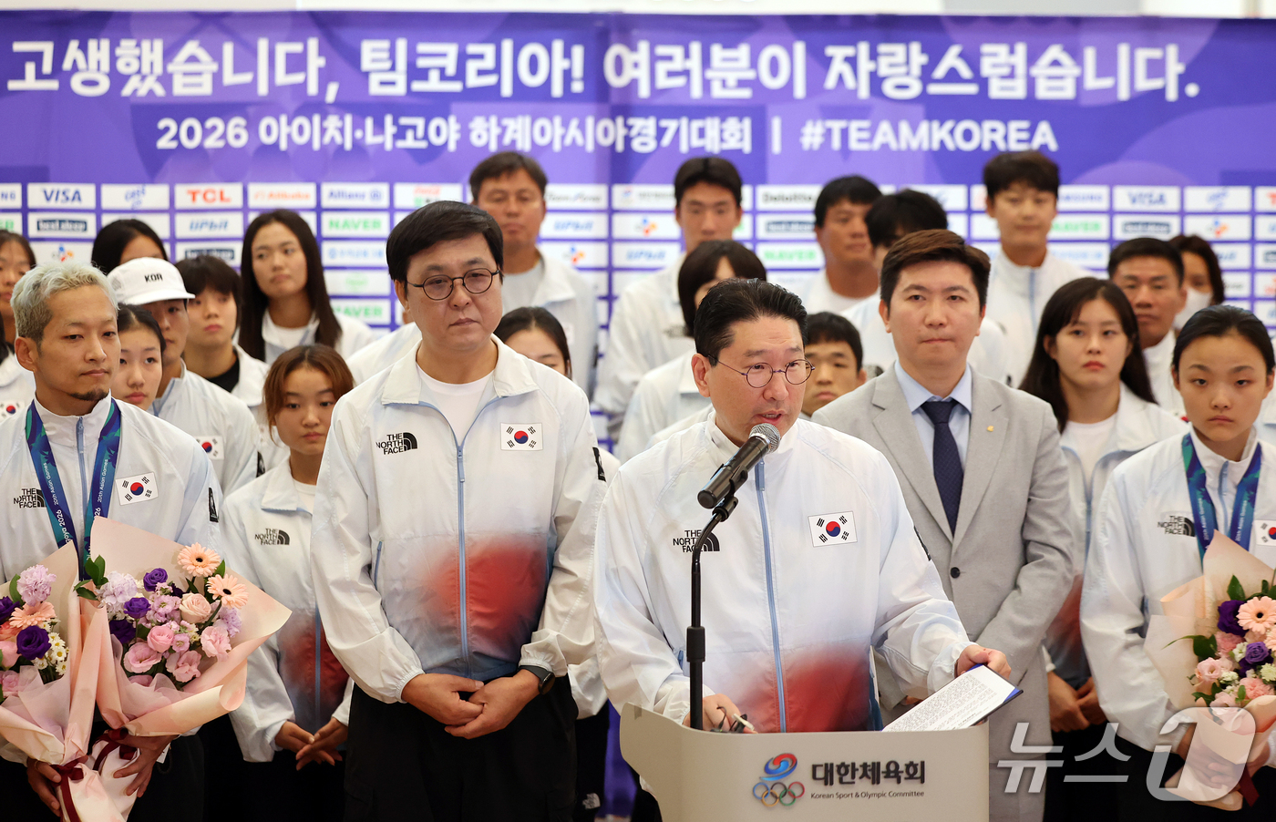 (인천공항=뉴스1) 김진환 기자 = 이상현 2026 아이치·나고야 아시안게임 대한민국 선수단장이 5일 오후 인천국제공항 제2터미널에서 열린 선수단 해단식에서 선수단 보고를 하고 있 …
