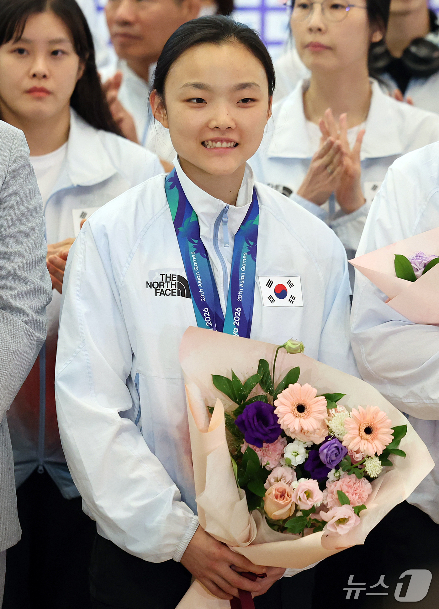 (인천공항=뉴스1) 김진환 기자 = 2026 아이치·나고야 아시안게임 스포츠클라이밍에 출전해 금메달을 목에 건 서채현이 5일 오후 인천국제공항 제2터미널에서 열린 해단식에서 환한 …