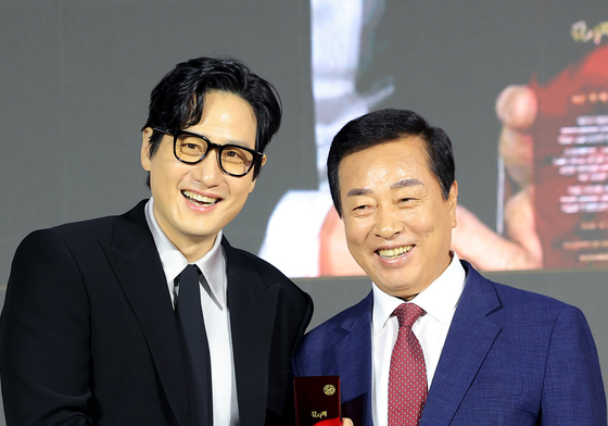 감사패 받은 박해준