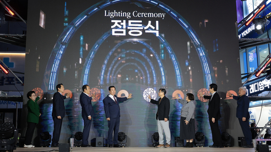 부산국제영화제 전야제, 화려한 불빛 밝히며 개막 분위기 고조
