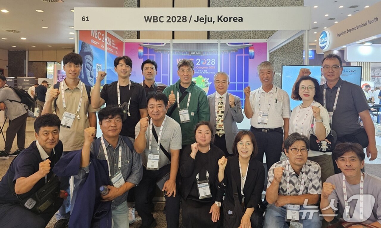 본문 이미지 - 9월 이스탄불에서 열린 2026 세계우병학회에 참석한 수의사들(2028 세계우병학회 조직위 제공) ⓒ 뉴스1
