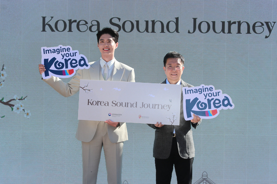 "창경궁에 등장한 박보검"…외국인 관광객과 '한국의 소리' 찾아