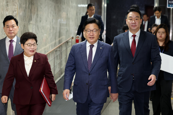 회의 참석하는 정점식 원내대표