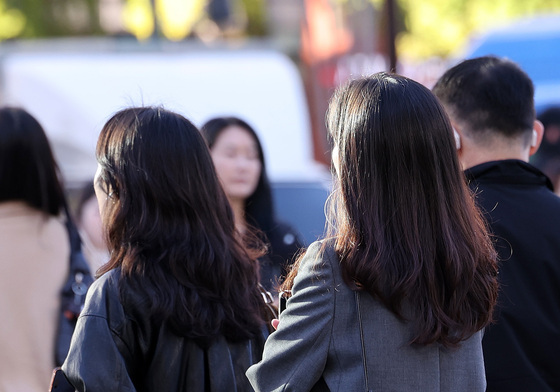 가을 추위에 어깨가 '으쓱'