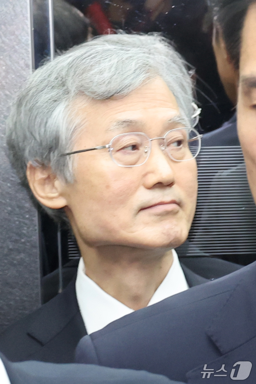 (서울=뉴스1) 황기선 기자 = 조희대 대법원장이 6일 오전 서울 여의도 국회 법제사법위원회에서 열린 대법원 등에 대한 국정감사에 기관장 자격으로 출석하고 있다.법사위가 일반증인으 …