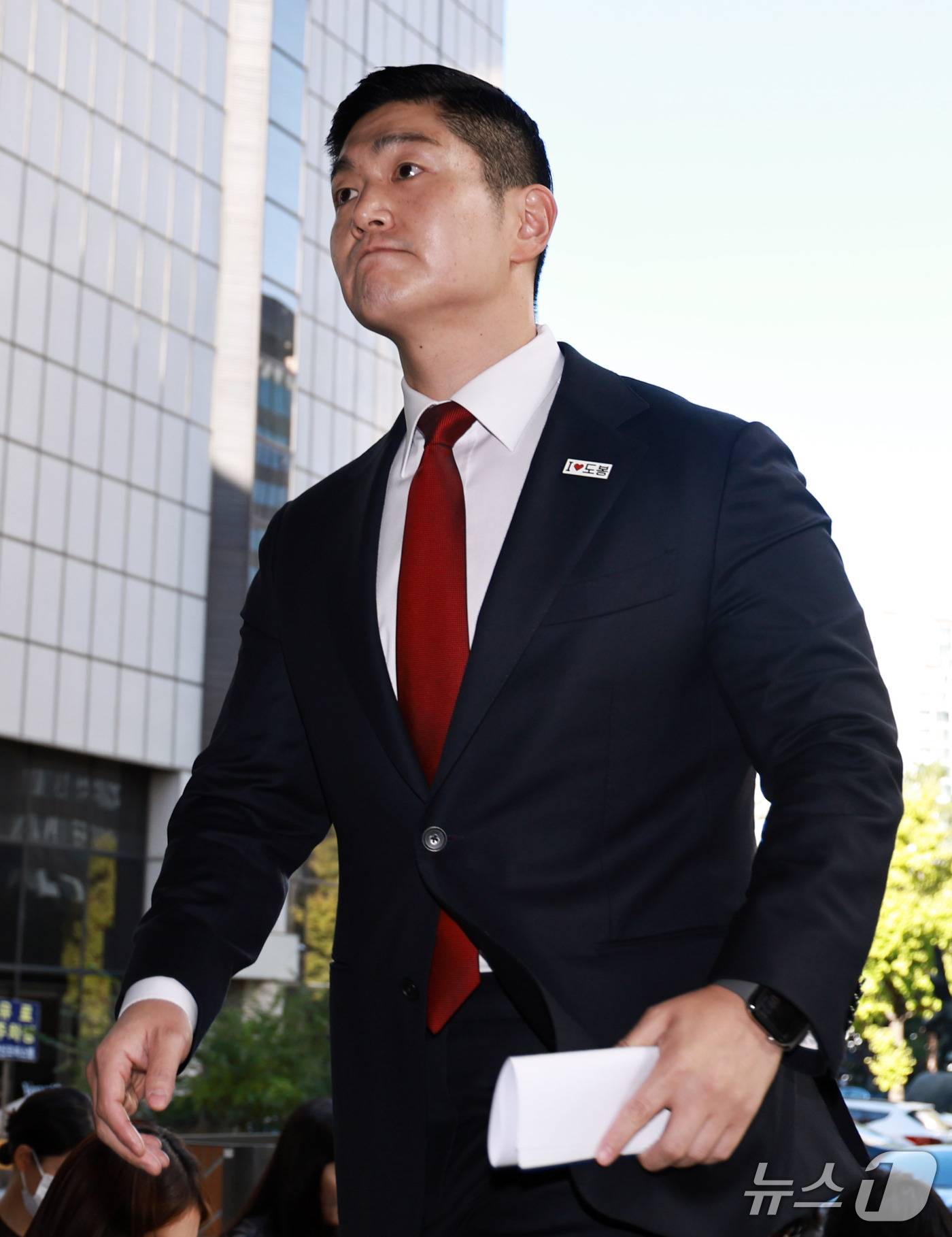 (서울=뉴스1) 구윤성 기자 = 정원오 전 서울시장 후보의 성동구청장 재임 시절 멕시코 칸쿤 출장 관련 의혹을 제기한 김재섭 국민의힘 의원이 6일 오전 공직선거법상 허위사실 공표· …