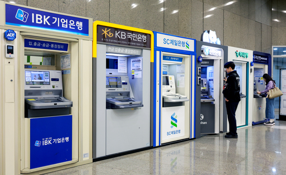 "스마트 가전도 뚫릴라"…AI 해킹에 TV·로봇청소기도 '비상'