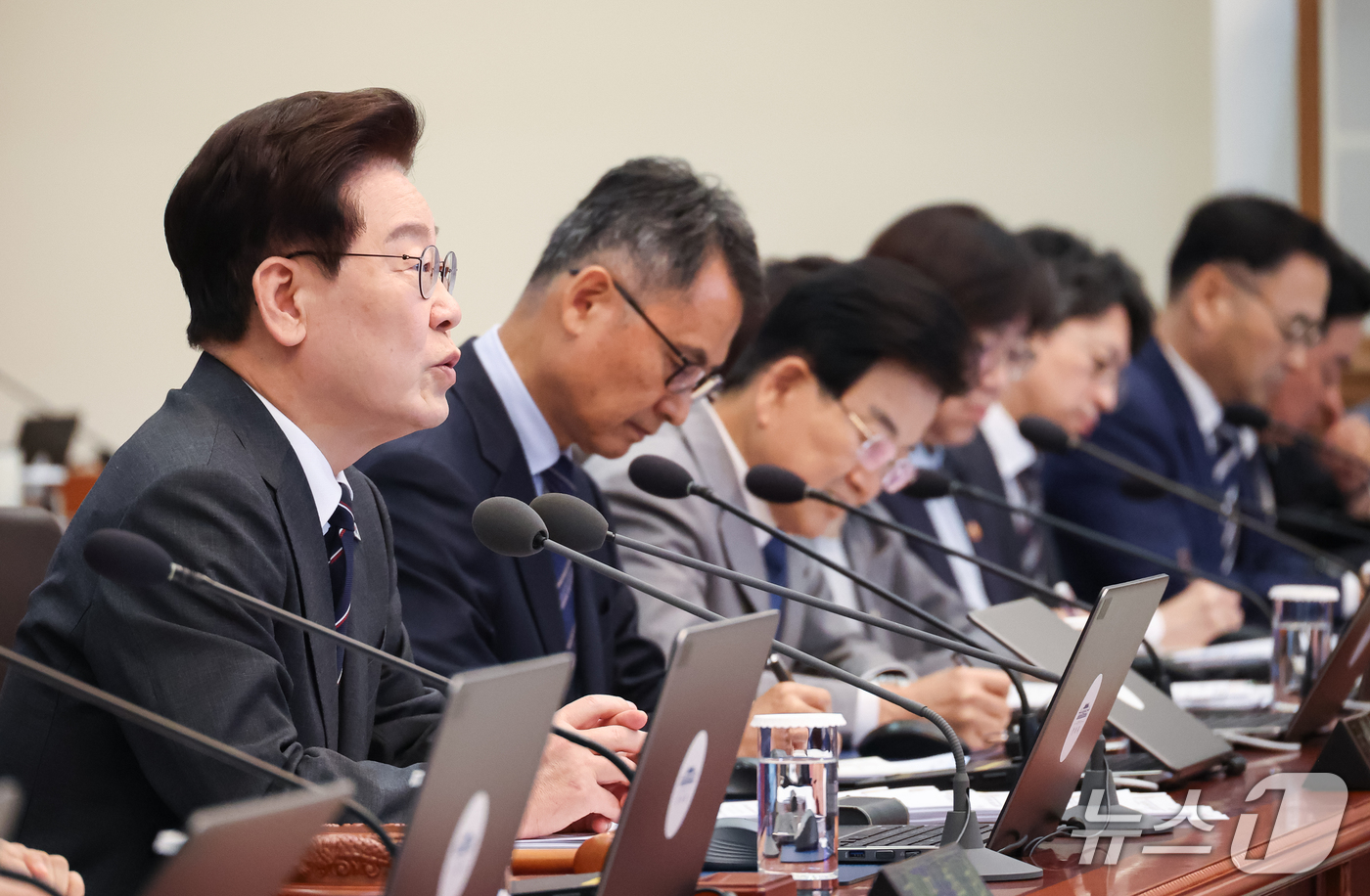 (서울=뉴스1) 허경 기자 = 이재명 대통령이 6일 청와대에서 열린 국무회의에서 발언을 하고 있다. 2026.10.6/뉴스1