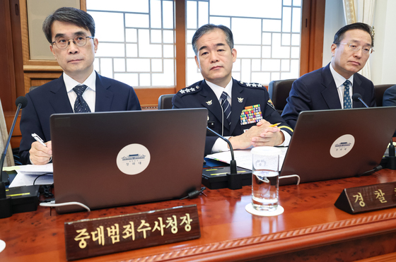 李대통령 발언 듣는 전종민·김종철·이정현 직무대행