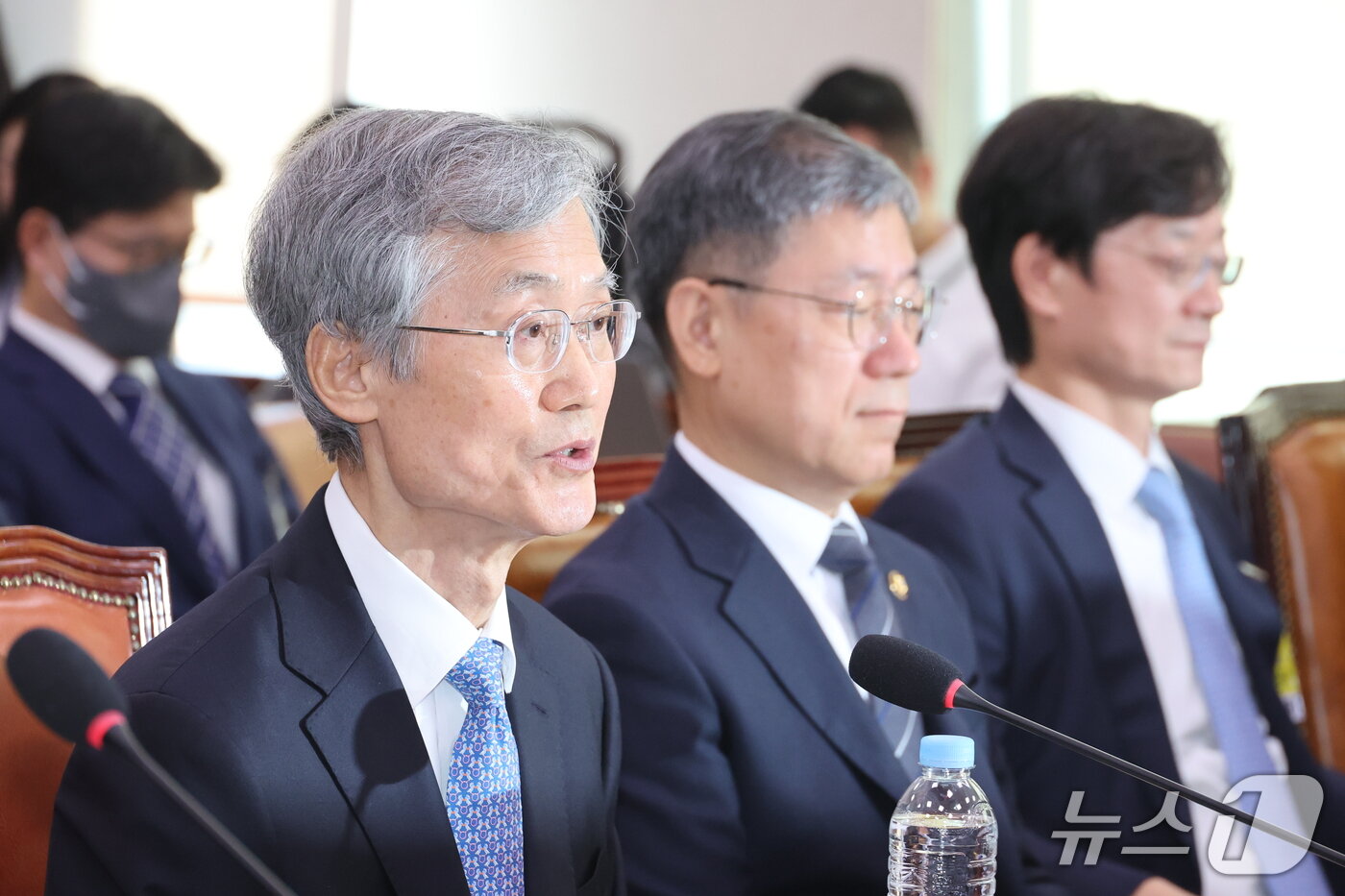 본문 이미지 - 조희대 대법원장이 6일 서울 여의도 국회에서 열린 법제사법위원회의 대법원 등에 대한 국정감사에 출석해 발언을 하고 있다. 2026.10.6 ⓒ 뉴스1 신웅수 기자
