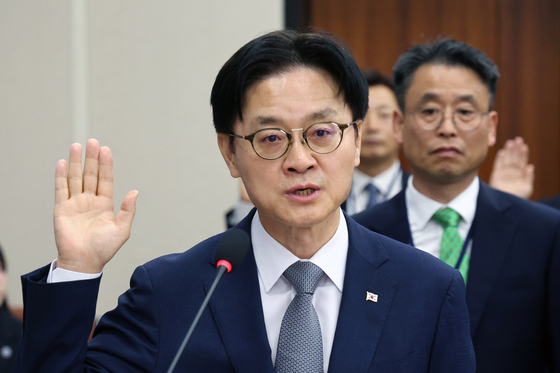 [국감] 선서하는 김정관 장관