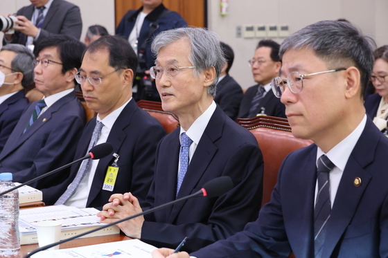 [국감]  이석 없이 답변 거부하는 조희대