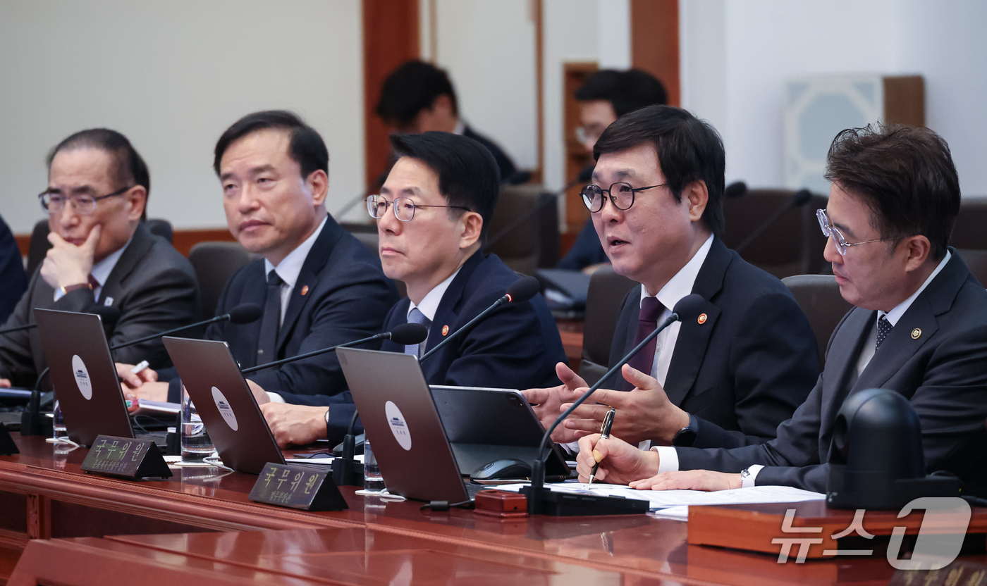 (서울=뉴스1) 허경 기자 = 최휘영 문화체육관광부 장관이 6일 청와대에서 열린 국무회의에서 발언을 하고 있다. 2026.10.6/뉴스1
